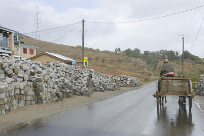 Natural stone sales along the road from Andasibe to Antananarivo in the rain